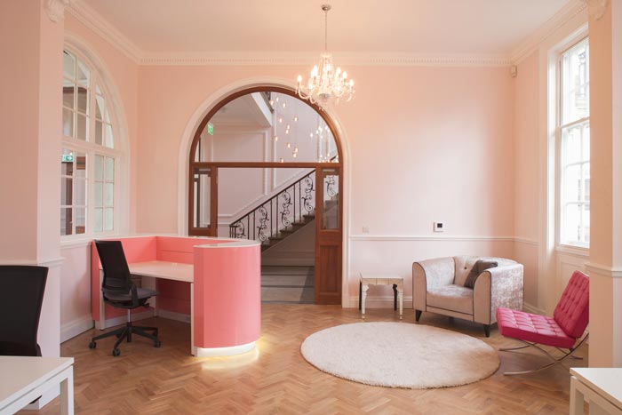 化妝品公司辦公室前臺裝修設計案例效果圖