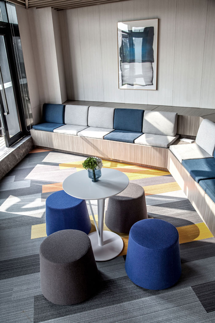 金融科技辦公室休息區(qū)裝修設(shè)計(jì)效果圖