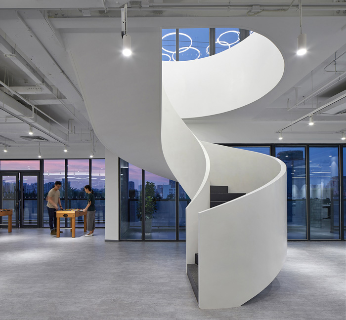 辦公大樓旋轉樓梯裝修設計效果圖