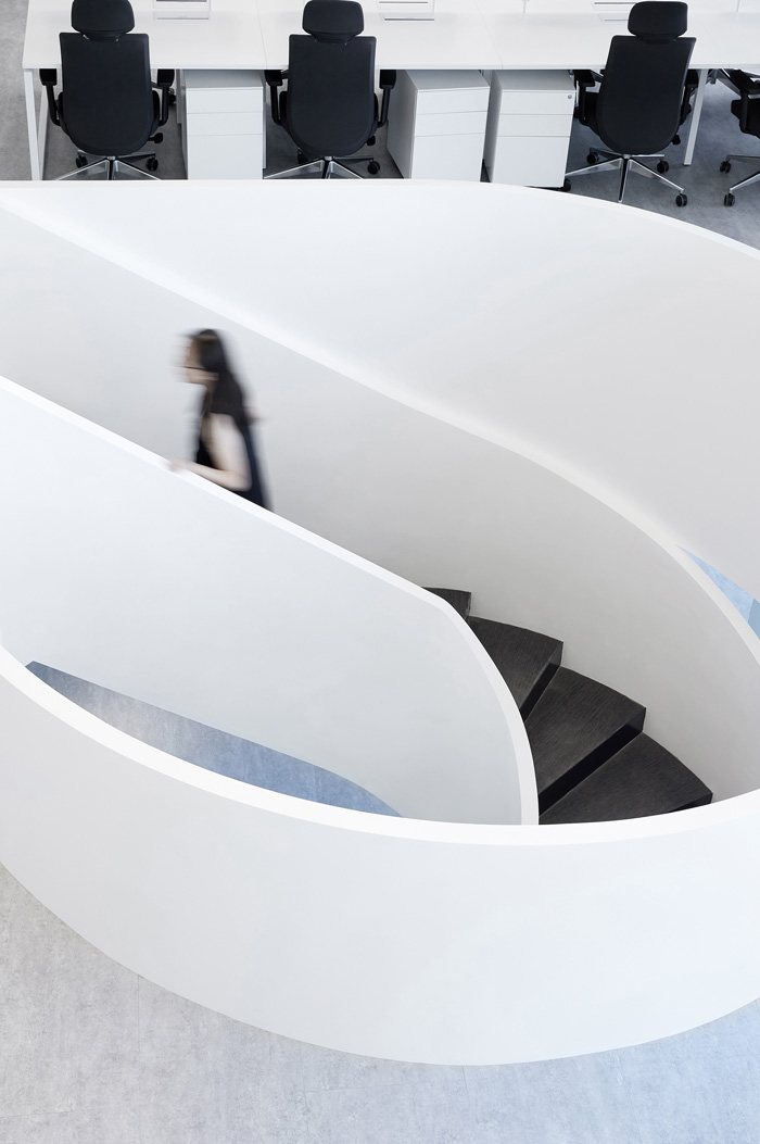 辦公大樓旋轉樓梯裝修設計效果圖