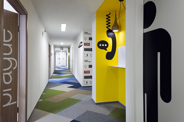 IT培訓學校辦公室過道裝修設計效果圖